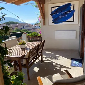 Blue Portrait House Appartement